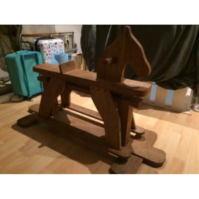 Houten hobbelpaard