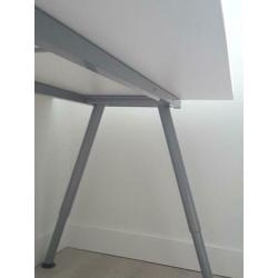 Wit ikea bureau thyge i.z.g.st