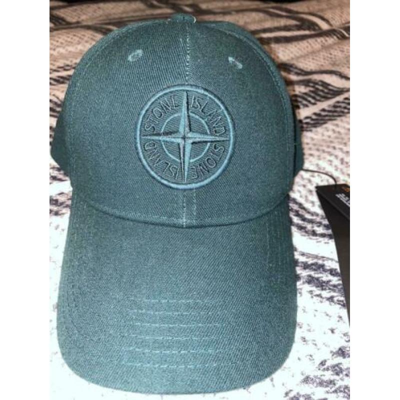 Stone Island pet