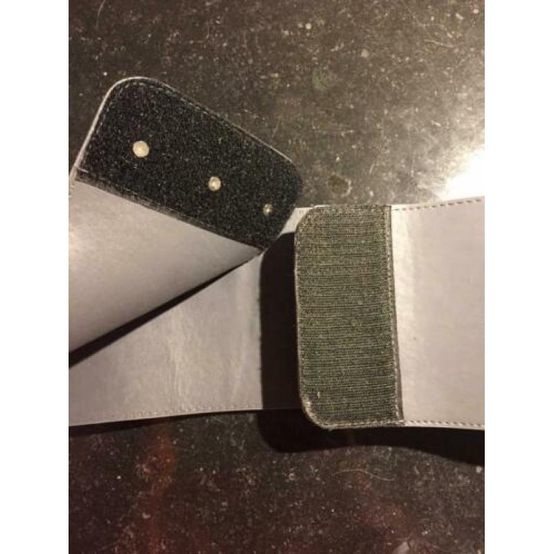 Grijze Leren Taille Riem Drie Studs Klittenband 85 cm