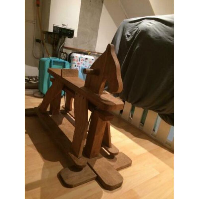 Houten hobbelpaard