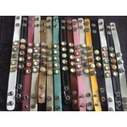 Partij,Armbanden 16 St. ,Hangertje 13 St. en 230 knoppen