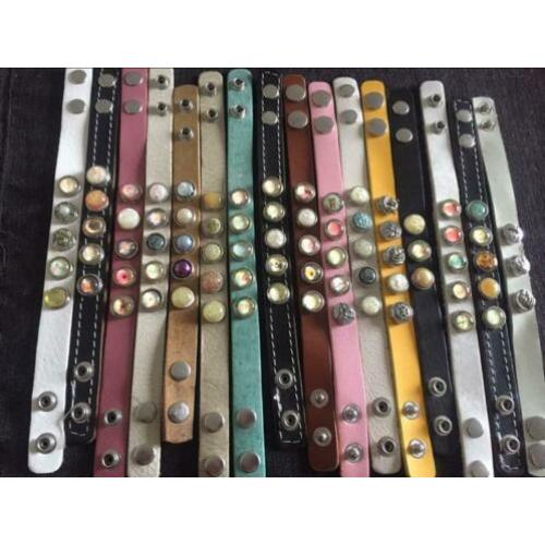 Partij,Armbanden 16 St. ,Hangertje 13 St. en 230 knoppen