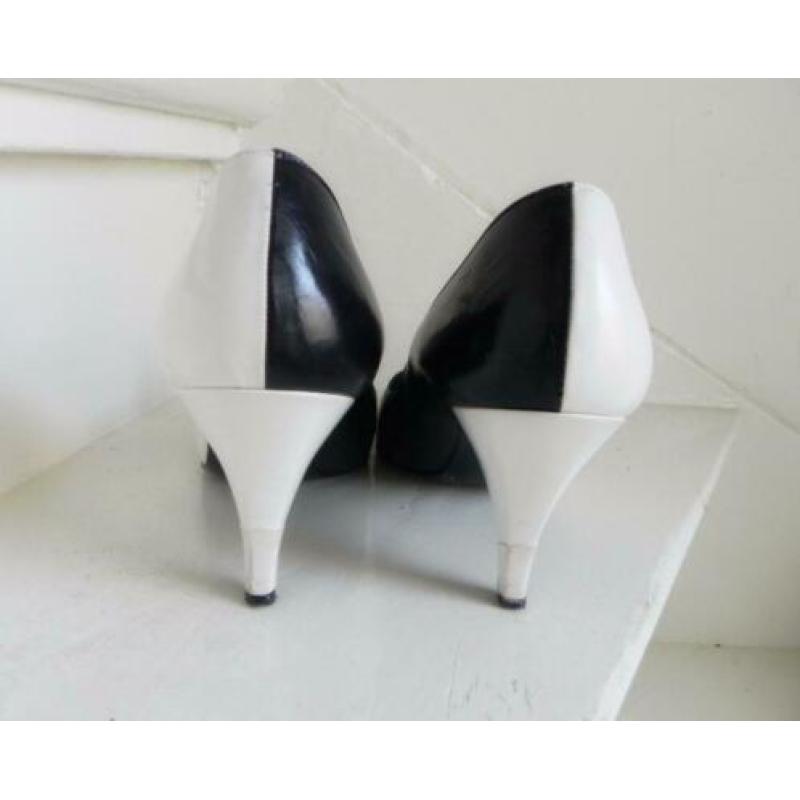 2294 VINTAGE Bruno Magli designers high heels pumps 40 41