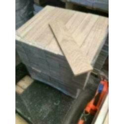 eiken massief visgraat 30x6x1cm €19,95 per m² muur of trap
