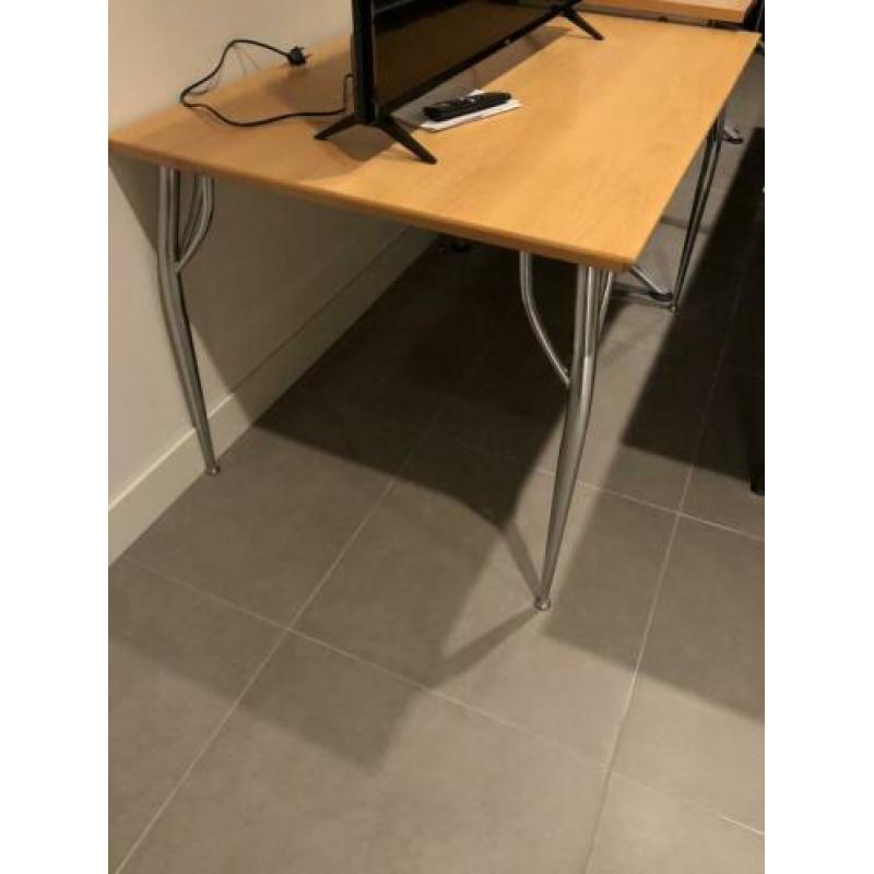 Bureaus en ladenblokken gratis!!