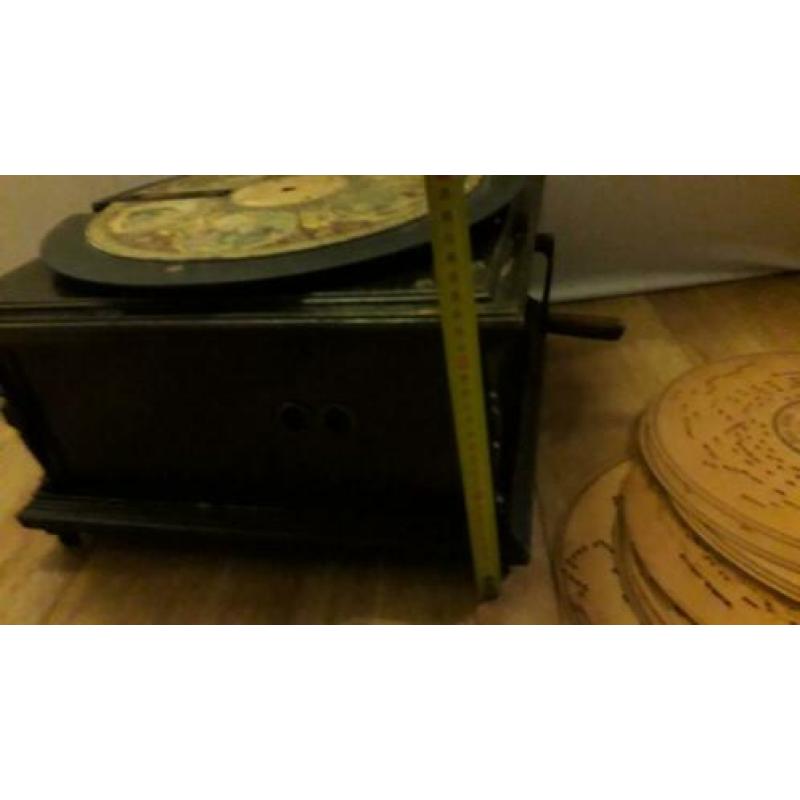 Muziekdoos + 10 orginele muziek schijven