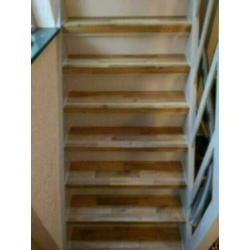 eiken massief visgraat 30x6x1cm €19,95 per m² muur of trap
