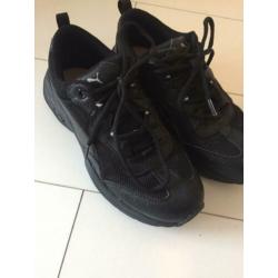 ZO GOED ALS NIEUW! Puma zwarte sneakers