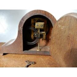 Antiekè kleine schoorsteen pendule 1920