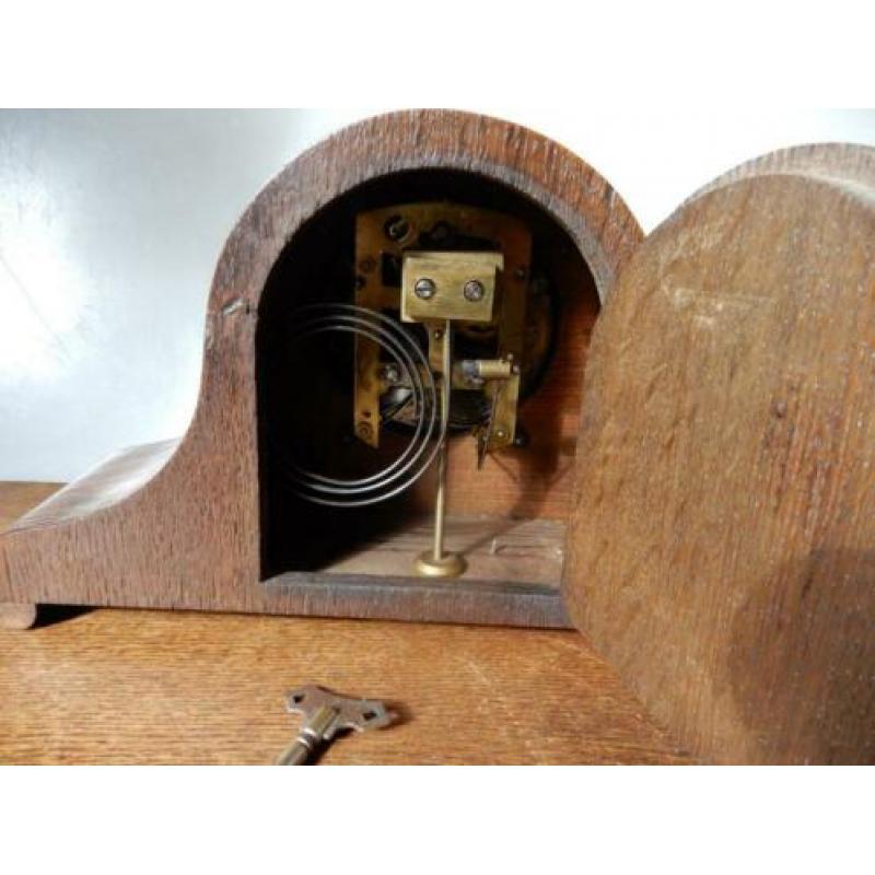 Antiekè kleine schoorsteen pendule 1920