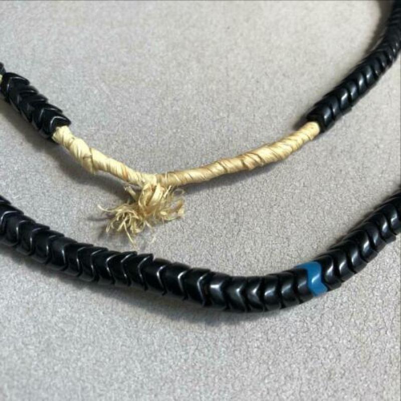 Te koop: Afrikaanse ‘Snake Trade Beads’ ketting