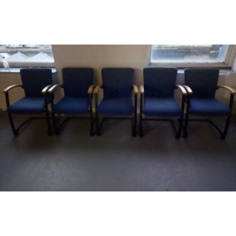 15x nette Ahrend design kantoor wachtruimte kantine stoelen