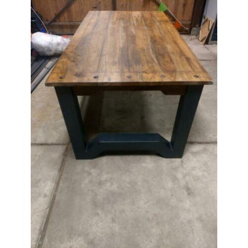 Robuuste unieke industriële tafel met eiken blad.