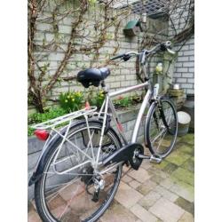 Mooie herenfiets Batavus Compass met 24 versnellingen