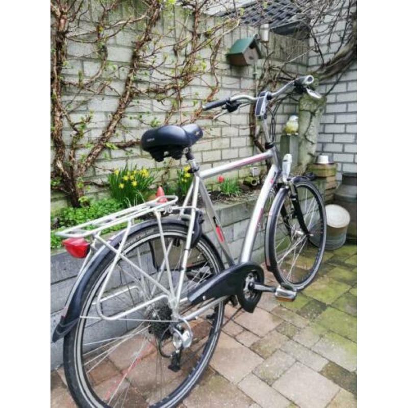 Mooie herenfiets Batavus Compass met 24 versnellingen
