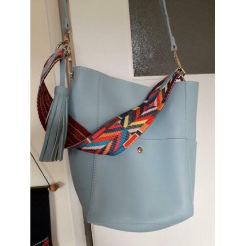 Nieuwe aparte lichtblauwe tas met klein tasje
