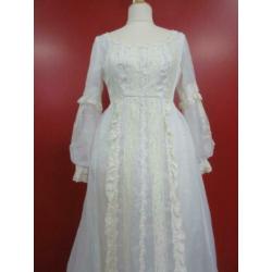 Creme kleurig trouwjurk met korte sleep,vintage 50-60 jaren