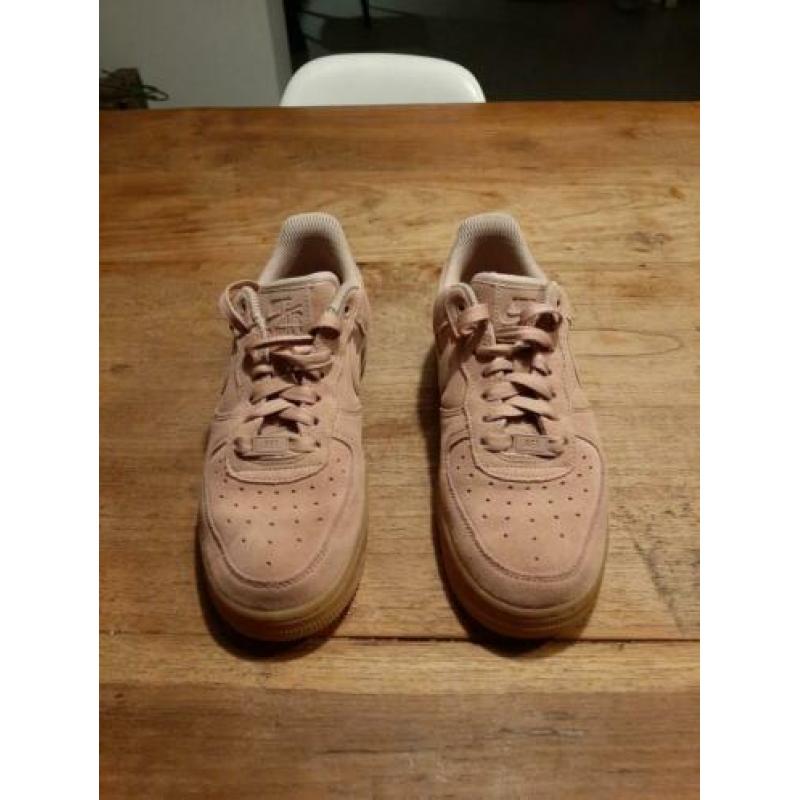 Nike Air Force 1, roze suède, maat 37,5 zgan!