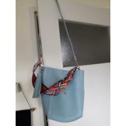 Nieuwe aparte lichtblauwe tas met klein tasje