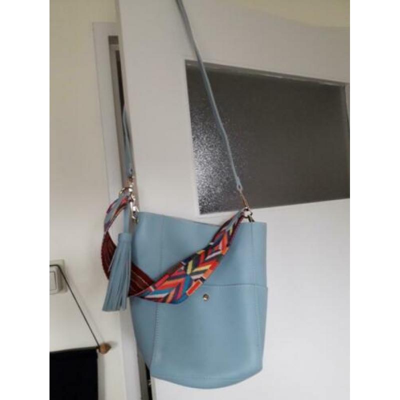 Nieuwe aparte lichtblauwe tas met klein tasje