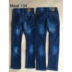 Spijkerbroeken maat 128 en maat 134