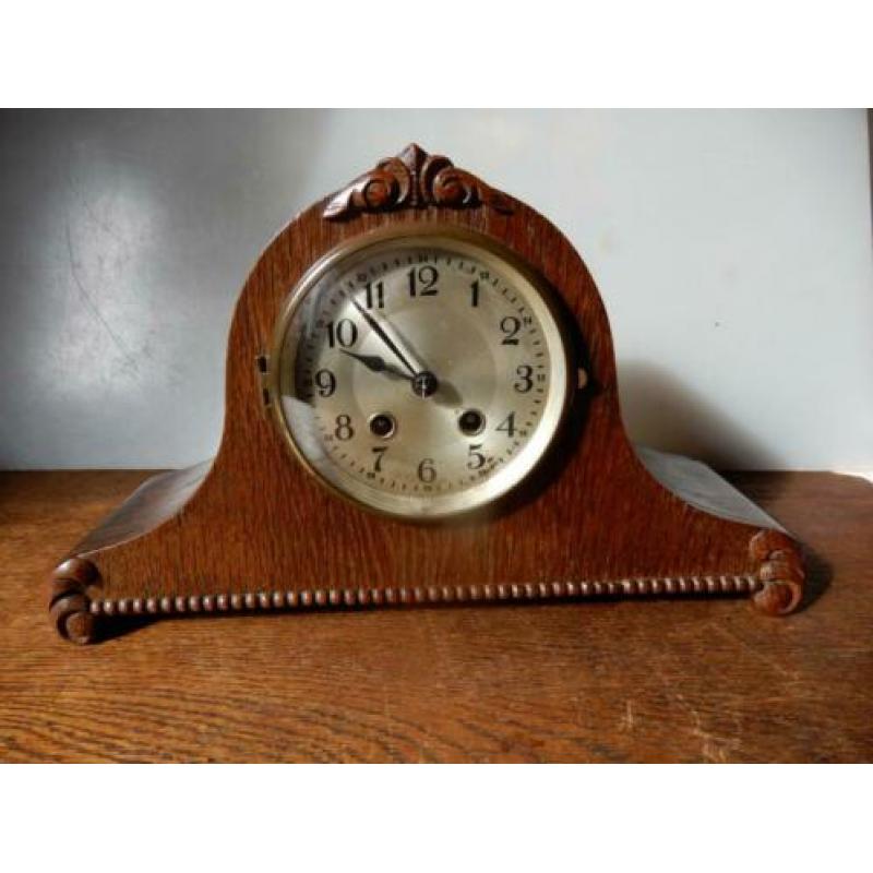 Antiekè kleine schoorsteen pendule 1920