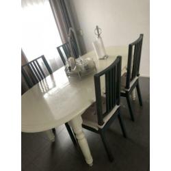 Brocant/landelijk witte eettafel ( +evt. 4 stoelen )