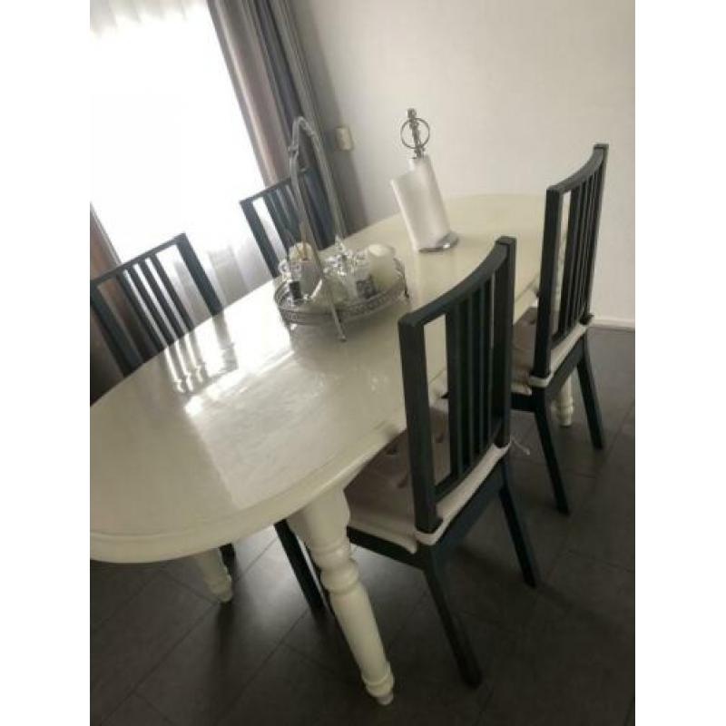 Brocant/landelijk witte eettafel ( +evt. 4 stoelen )