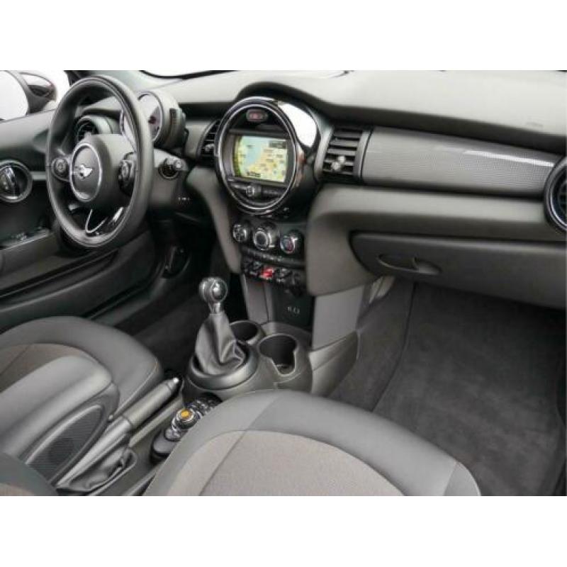 MINI Mini 1.5 136pk Cooper Business € 15.795,00