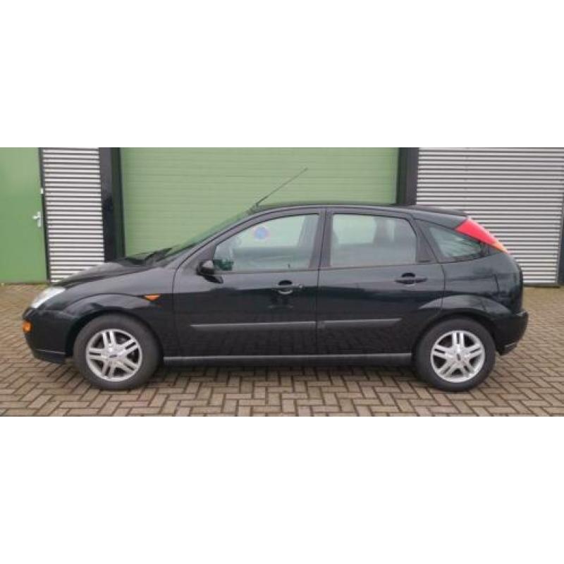Ford Focus 1.6 5D 2001 Zwart AIRCO*TREKHAAK*APK 2021*NAP