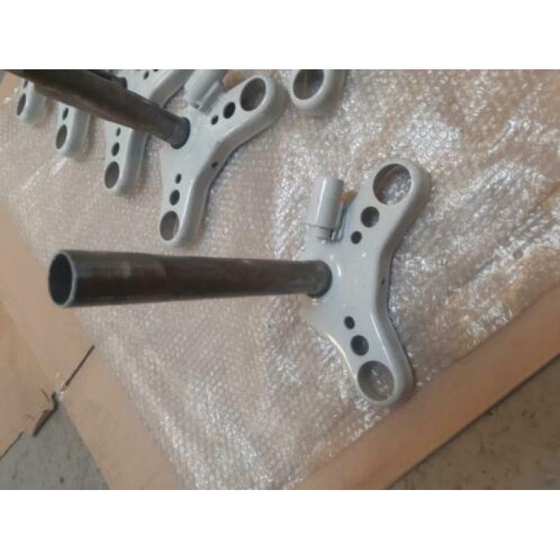Blank / spuitklaar en NIEUW Tomos A35 kroonstuk (voorvork)