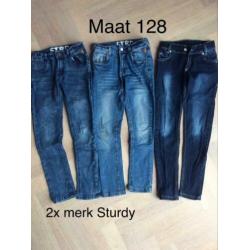 Spijkerbroeken maat 128 en maat 134