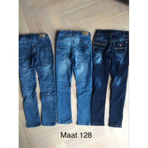Spijkerbroeken maat 128 en maat 134