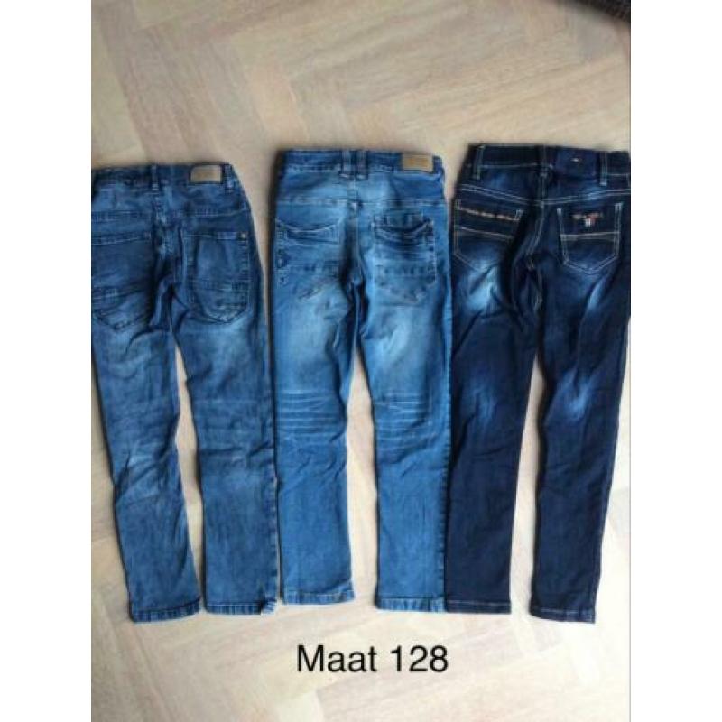 Spijkerbroeken maat 128 en maat 134