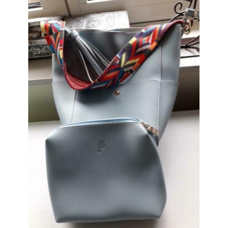 Nieuwe aparte lichtblauwe tas met klein tasje