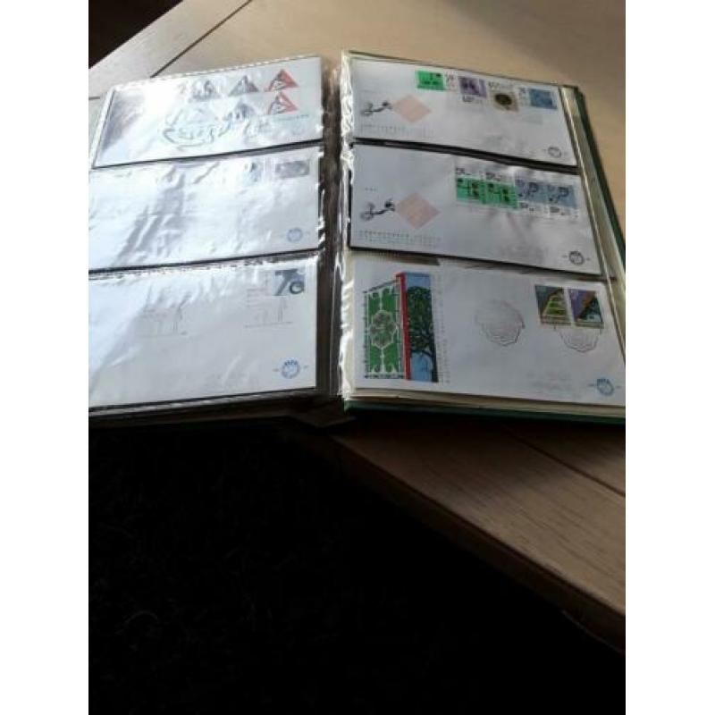 Album met eerstedag envenloppen en set briefkaarten