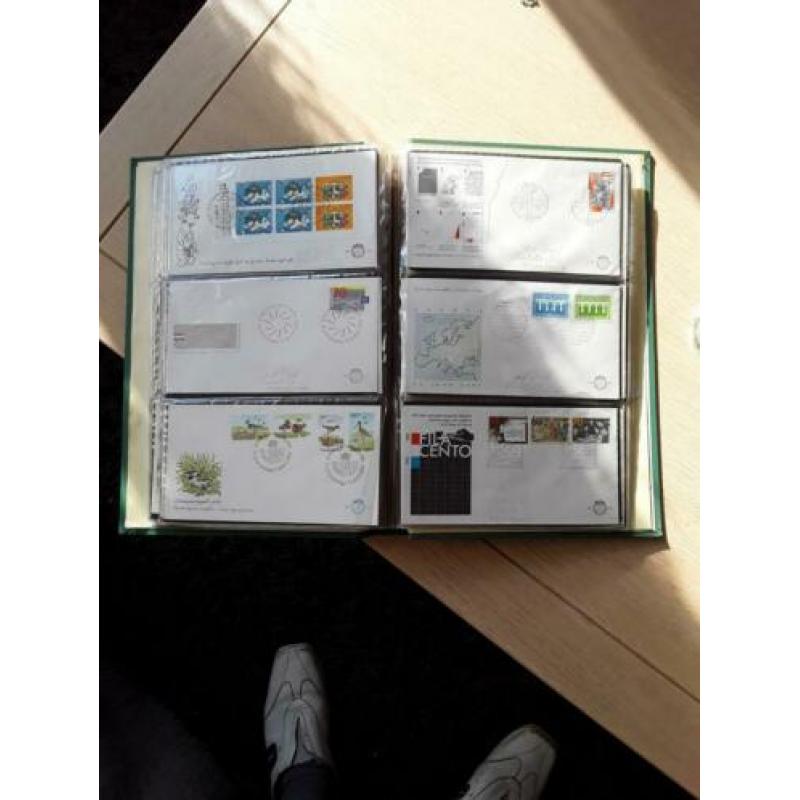 Album met eerstedag envenloppen en set briefkaarten