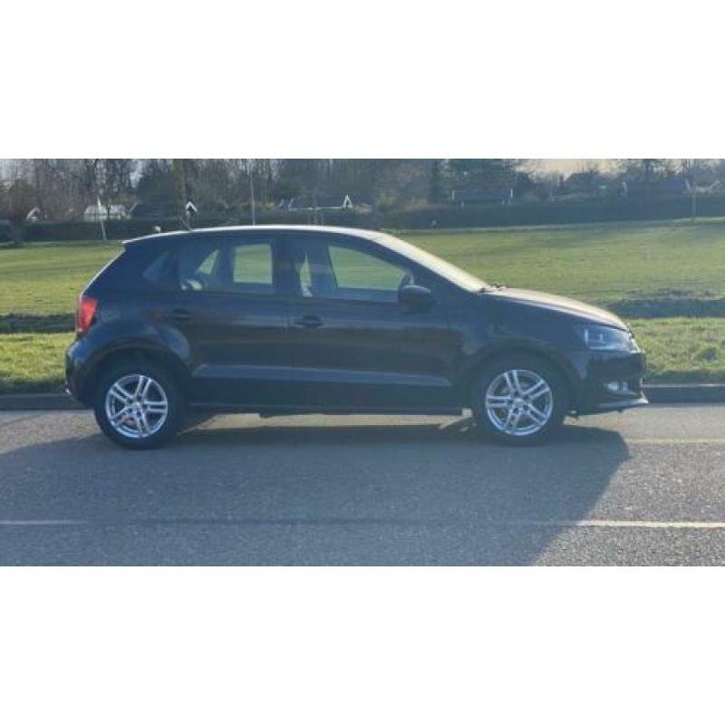 Vw Polo 1.2 TSI 2012 Zwart allu velgen 15” AIRCO 4 elk ramen