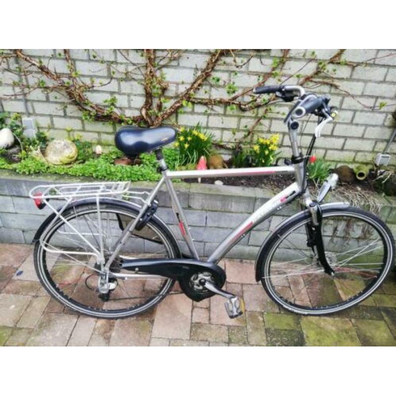 Mooie herenfiets Batavus Compass met 24 versnellingen