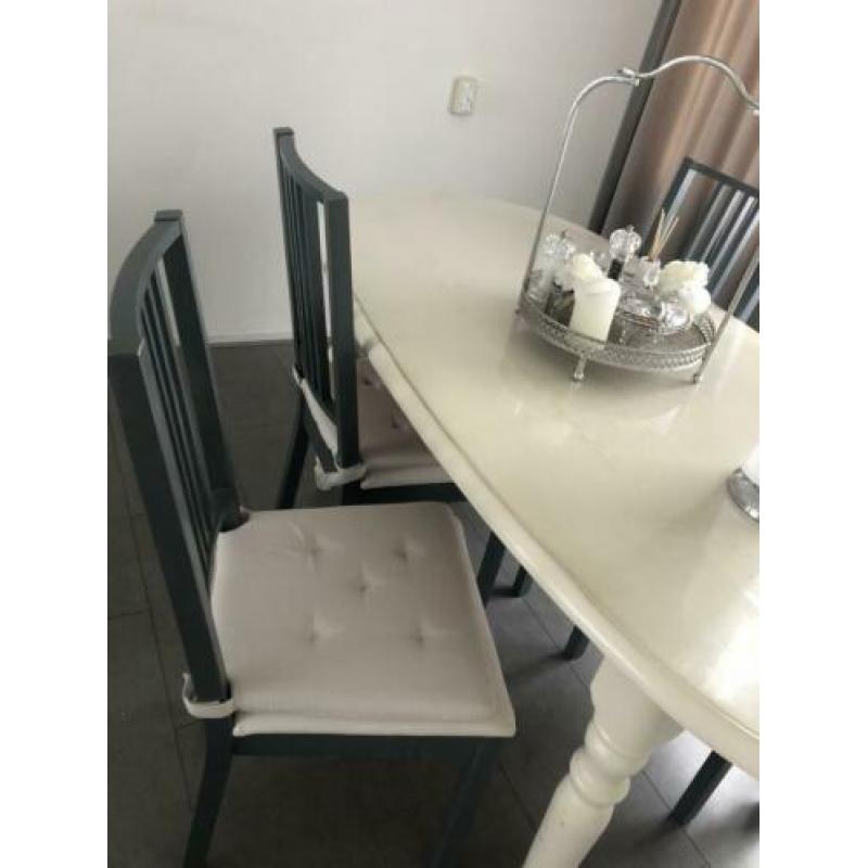 Brocant/landelijk witte eettafel ( +evt. 4 stoelen )