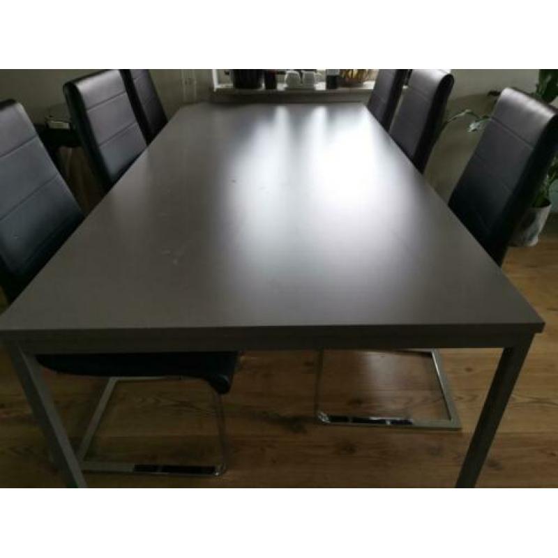 Aluminium Eetkamer met 6 leren stoelen