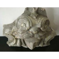 Antiek gevel ornament van steen. Decoratie Vintage Brocante