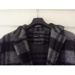 Mooie, warme winterjas in trendy grijze ruit
