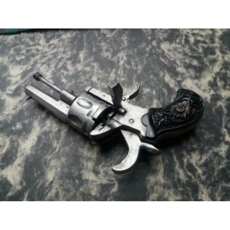 Antieke penvuurrevolver.