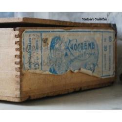 brocante oud Chocolade kistje met etiket Chocolaterie