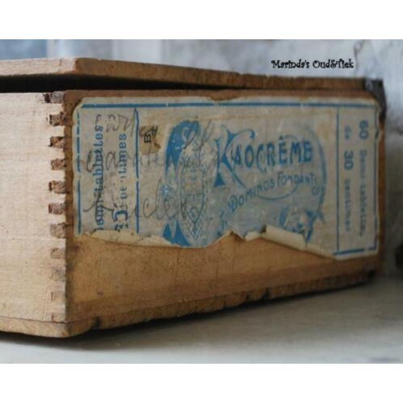 brocante oud Chocolade kistje met etiket Chocolaterie