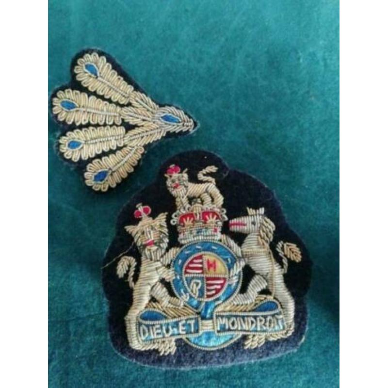 vintage stoffen doos vol sieraden,zeer divers KOOPJE! €19