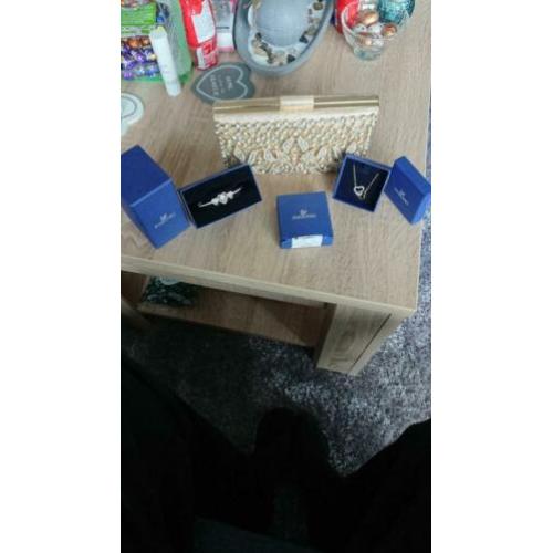 Laatste 2 swarovski sieraden ( ketting + armband)