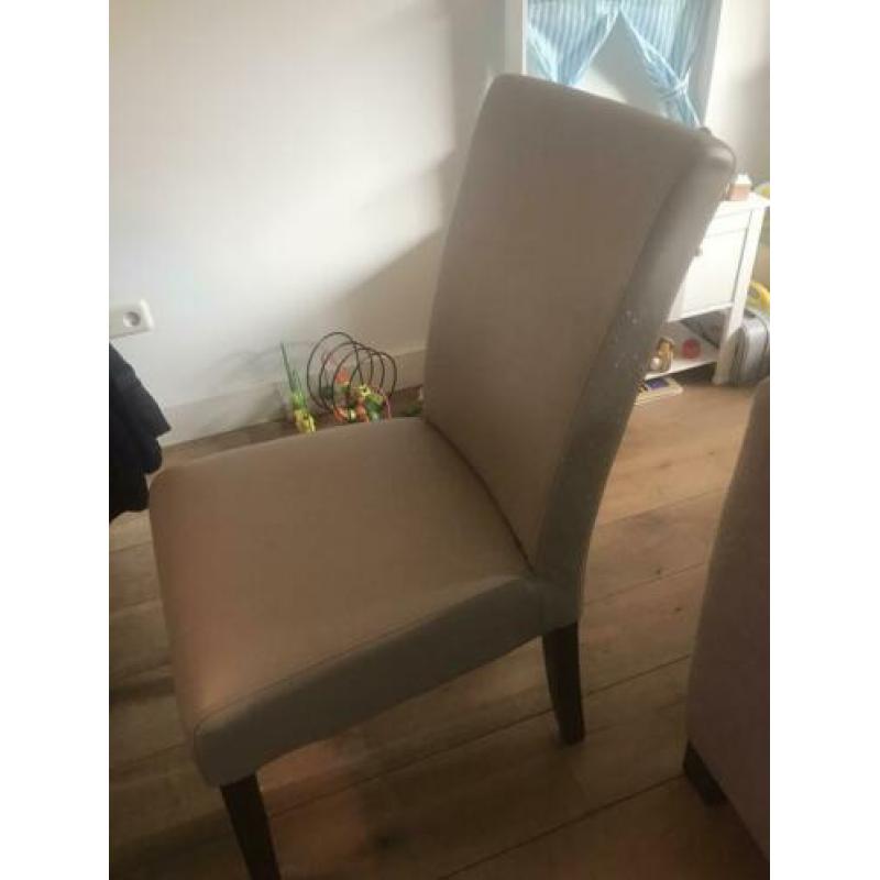 4 eetkamerstoelen (€10,- in totaal voor 4 stoelen)